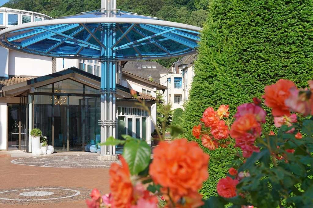 ヴィラ ヴィタ ホテル ＆ レジデンツ ローゼンパーク マールブルク Marburg エクステリア 写真 Entrance of the German National Academy for Public Health at the Robert Koch Institute