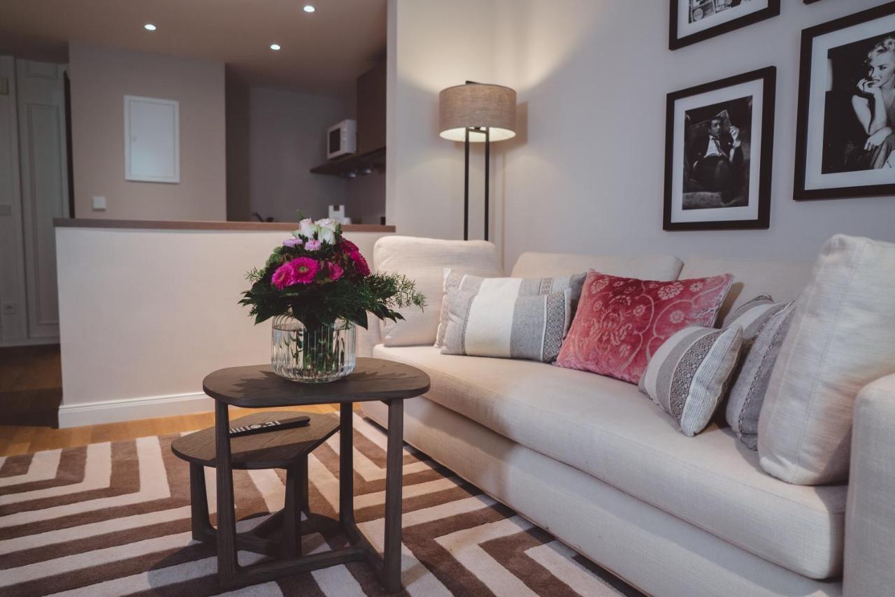 ヴィラ ヴィタ ホテル ＆ レジデンツ ローゼンパーク マールブルク Marburg エクステリア 写真 A living room in a serviced apartment in London