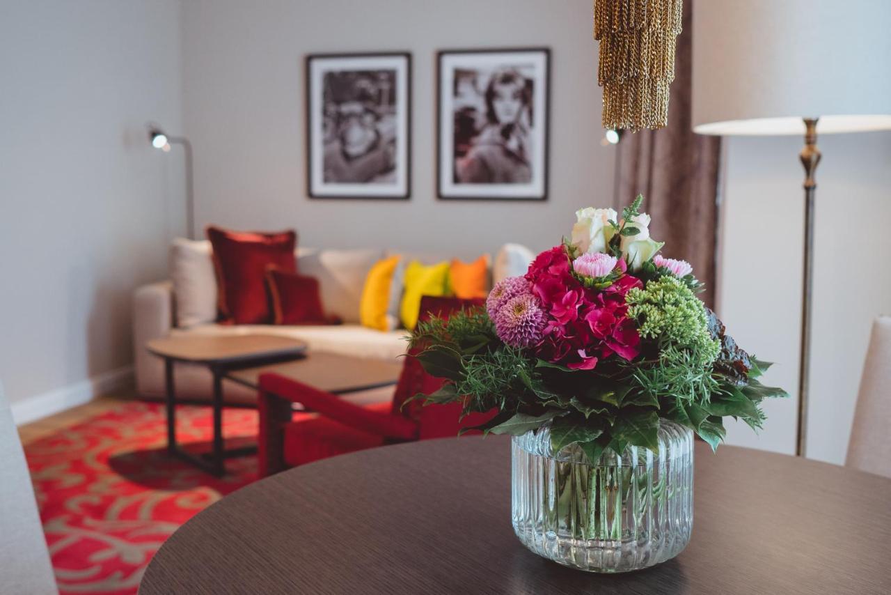 ヴィラ ヴィタ ホテル ＆ レジデンツ ローゼンパーク マールブルク Marburg エクステリア 写真 A suite at the hotel