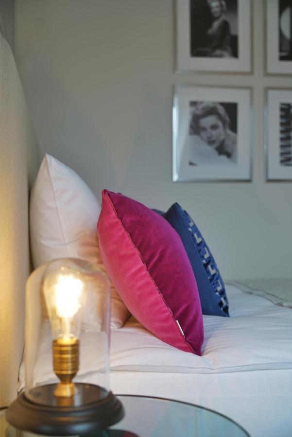 ヴィラ ヴィタ ホテル ＆ レジデンツ ローゼンパーク マールブルク Marburg エクステリア 写真 Cushions on a bed