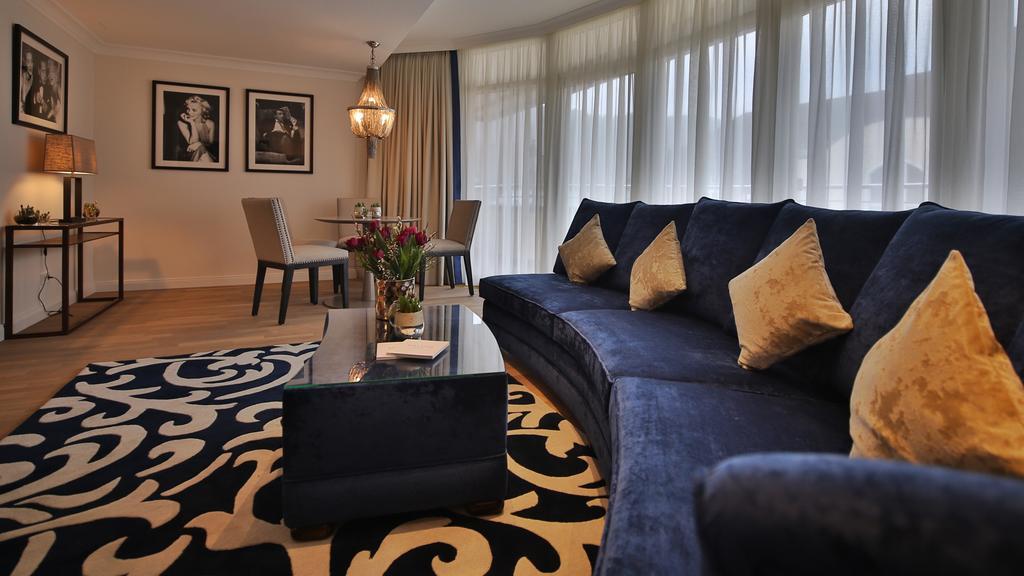 ヴィラ ヴィタ ホテル ＆ レジデンツ ローゼンパーク マールブルク Marburg エクステリア 写真 A suite at the hotel