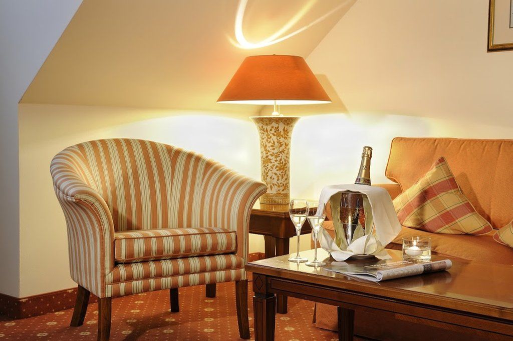 ヴィラ ヴィタ ホテル ＆ レジデンツ ローゼンパーク マールブルク Marburg エクステリア 写真 A suite at the hotel